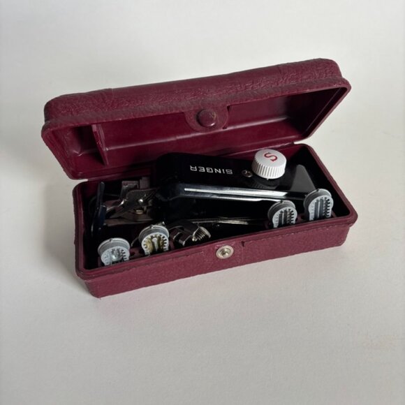 Vintage Singer Buttonholer W654321N with Original Burgundy Plastic Case - Picture 4 of 4